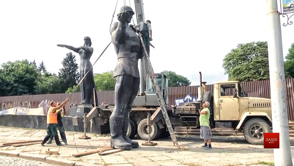 Монумент славы Советской армии демонтировали во Львове