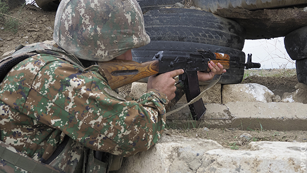 Армения заявила о гибели трех военных в боях на границе с Азербайджаном