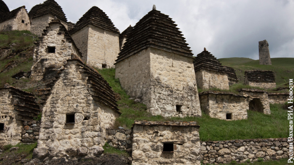 В Северной Осетии туристку заподозрили в осквернении «Города мертвых»