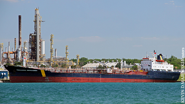 Захватчики покинули судно в Оманском заливе