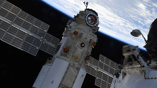 В Роскосмосе объяснили вылетевший при открытии люка модуля «Наука» болт