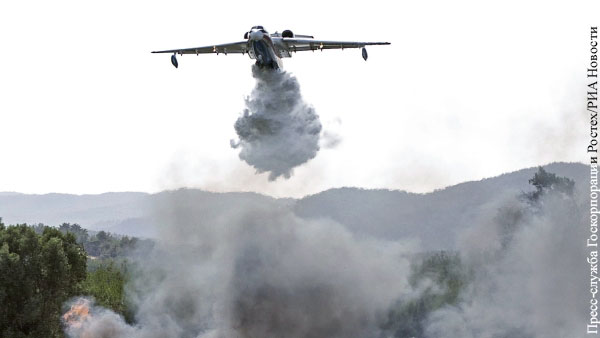 Российский Бе-200 совершил незапланированную посадку при тушении пожаров в Греции