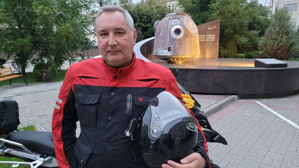 Рогозин обратился к автолюбителям от имени мотоциклистов