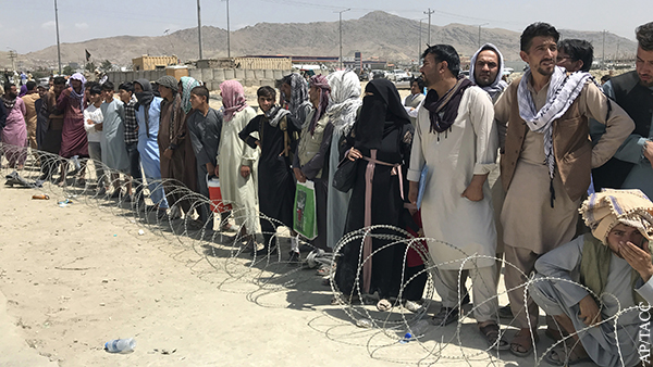 Талибы объявили о временной приостановке всех вылетов из аэропорта Кабула