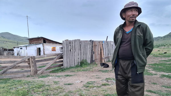 Евгений Донгак, житель села Кирсарай. Далеко не единственная точка в Туве, требующая особого внимания