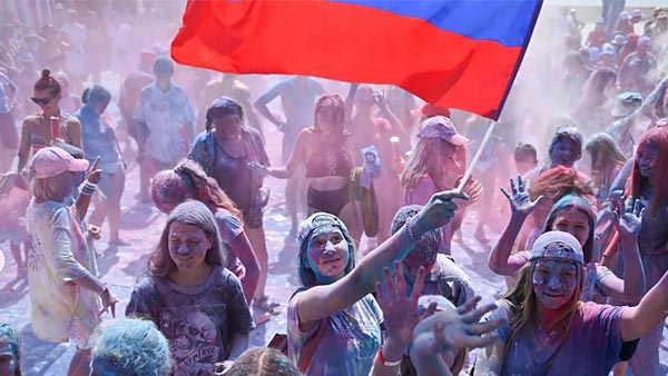 В Сочи в День флага прошел пляжный фестиваль «Холи»