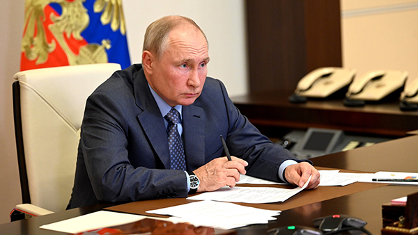 Путин подписал указ о единовременной выплате пенсионерам 10 тыс. рублей