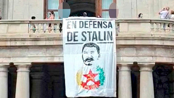 На здании мэрии Валенсии вывесили плакат с портретом Сталина