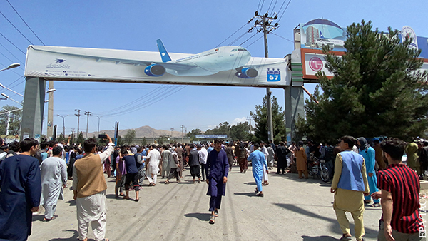 У ворот аэропорта Кабула произошел взрыв