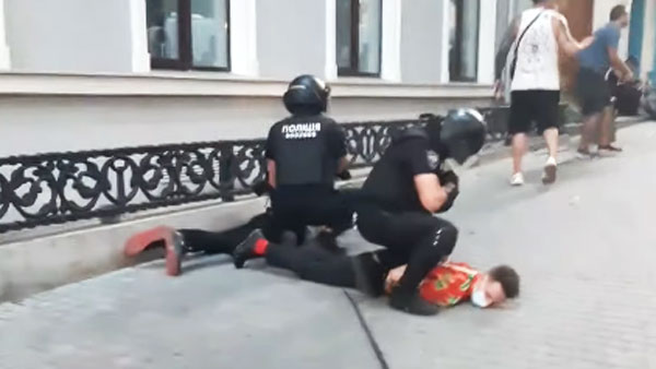 Марш ЛГБТ в Одессе закончился нападением радикалов и дракой с полицией