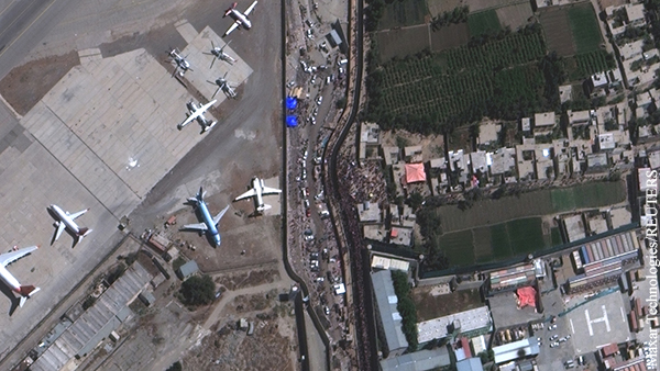 Одна из выпущенных по аэропорту Кабула ракет достигла цели