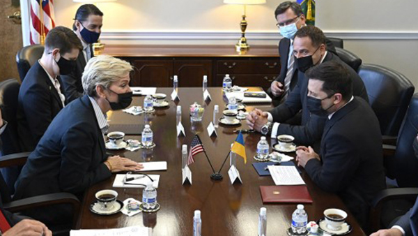 Зеленский призвал начать консультации с США и Германией по транзиту газа