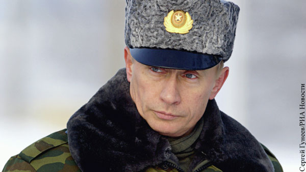 Песков объяснил, почему Путин не носит военную форму