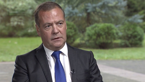 Медведев объяснил нежелание избираться в Госдуму
