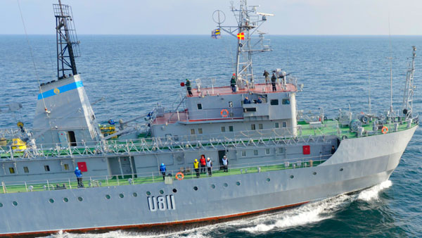 В Черном море тонет отремонтированное год назад украинское военное судно