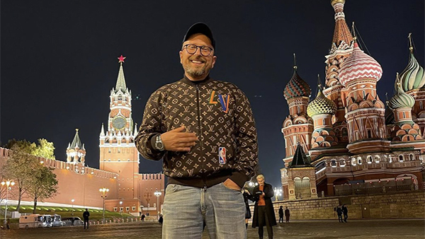Шарий сфотографировался на фоне Кремля