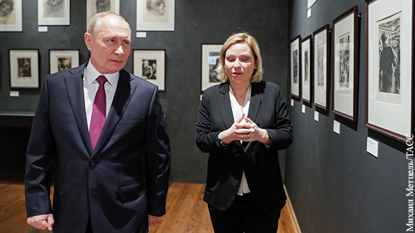 Путин побывал в музейном центре «Московский дом Достоевского»