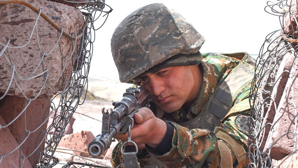 Армения заявила о локальных боях на границе с Азербайджаном