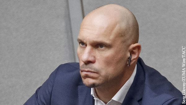Украинский депутат остался без наградного оружия после поздравления Путина