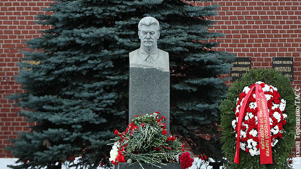 Правнук Сталина захотел перезахоронить останки генсека на кладбище