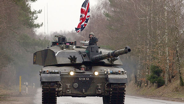 Военный эксперт высмеял переброску британской танковой бригады в Германию