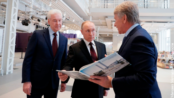 Путин посетил Дом культуры «ГЭС-2» в Москве