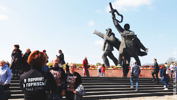 В Риге осквернили памятник советским воинам 