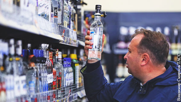 Онищенко оценил идею ограничить продажу алкоголя в новогодние праздники