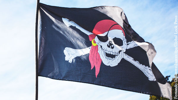 В Госдуме предложили Украине сменить флаг ВМС на пиратский 