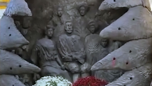 Крымчан возмутил новый памятник царской семье в Ялте