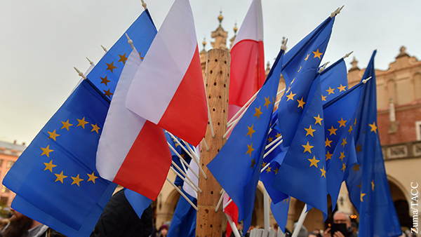 Польша пригрозила приостановить взносы в бюджет ЕС