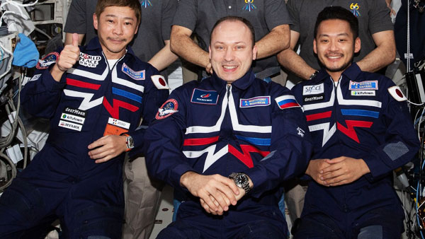 Японские космические туристы вернулись на Землю с МКС