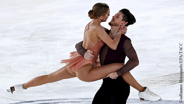 Степанова и Букин защитили звание чемпионов России в танцах на льду