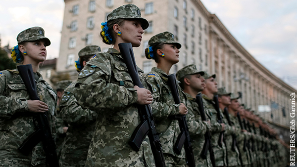 Зачем украинок заставляют идти в военкоматы