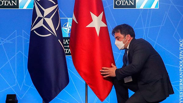 Турция не станет таскать каштаны из огня для НАТО