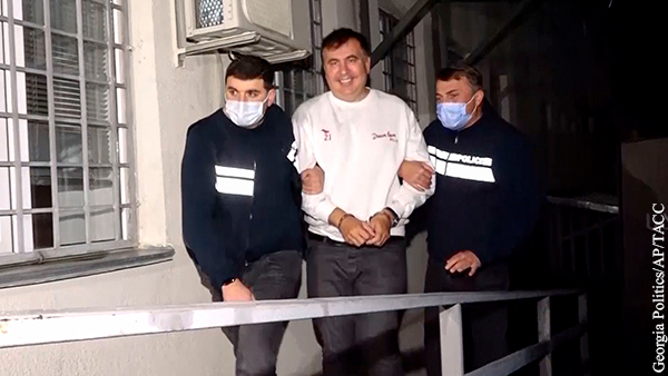 Саакашвили вернули в тюрьму