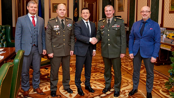 Украинцы высмеяли внешний вид министра обороны 
