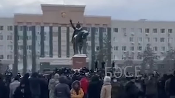 Правительство Казахстана пообещало протестующим снизить цены на газ