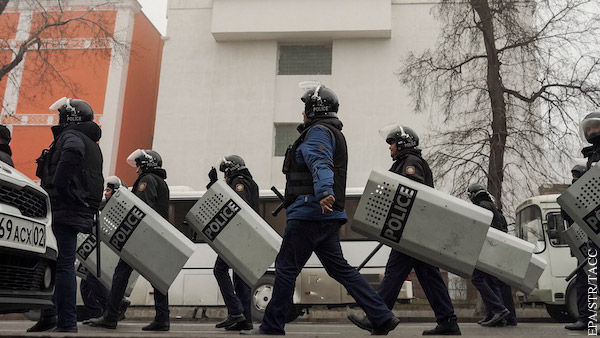 В столкновениях в Алма-Ате погибли 12 сотрудников полиции
