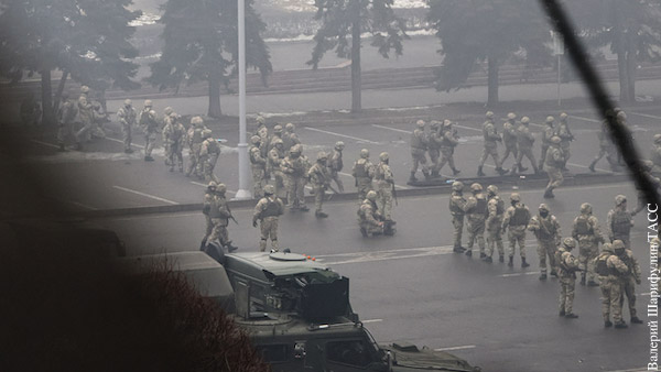 На площади Республики в Алма-Ате началась стрельба