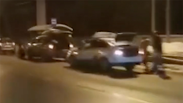 Очевидцы назвали неожиданную причину затора из 50 машин под Москвой