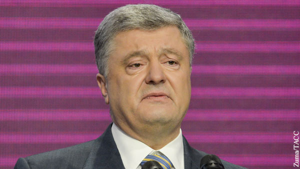 Суд в Киеве разрешил задержать Порошенко сразу после его возращения 