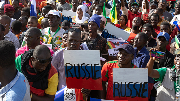 Тысячи малийцев вышли на митинг в поддержку сотрудничества с Россией и против французского присутствия