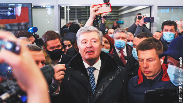Обвиняемый в госизмене Петр Порошенко выглядит триумфатором
