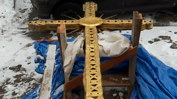 Во время урагана с Софийского собора в Киеве упал трехметровый крест 