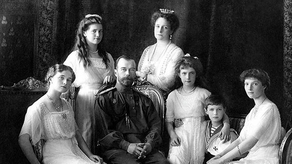 В РПЦ назвали условие открытия для поклонения останков царской семьи