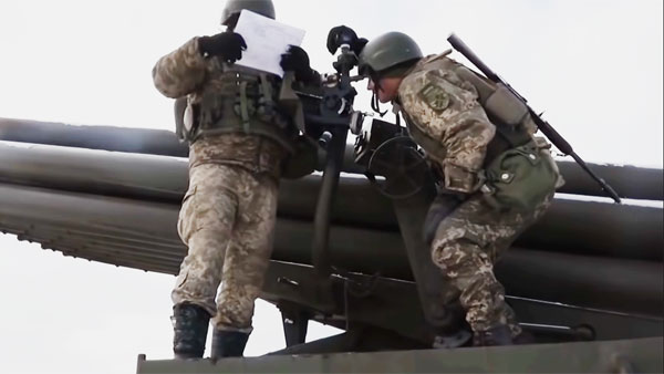 Киев перебросил РСЗО и танковые соединения в Донбасс