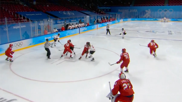 Канадские хоккеистки вышли на матч со сборной России на Олимпиаде после часовой задержки