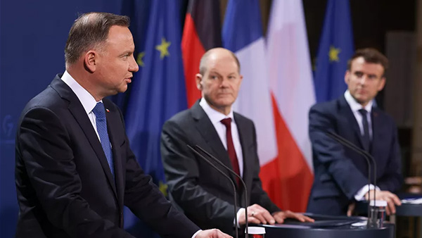 «Польша оказалась гувернанткой на встречах Макрона и Шольца»