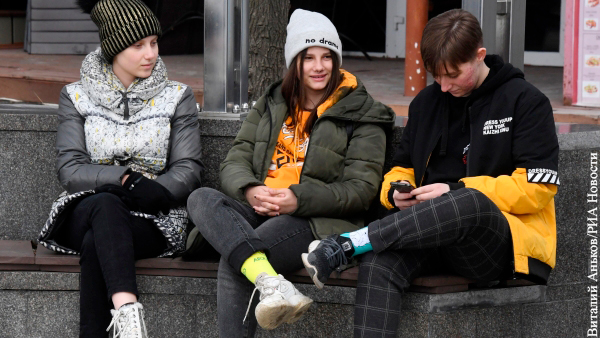 Молодежь во всем мире программируют на ненависть к России